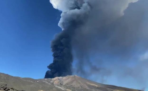 El Etna vuelve a entrar en erupción